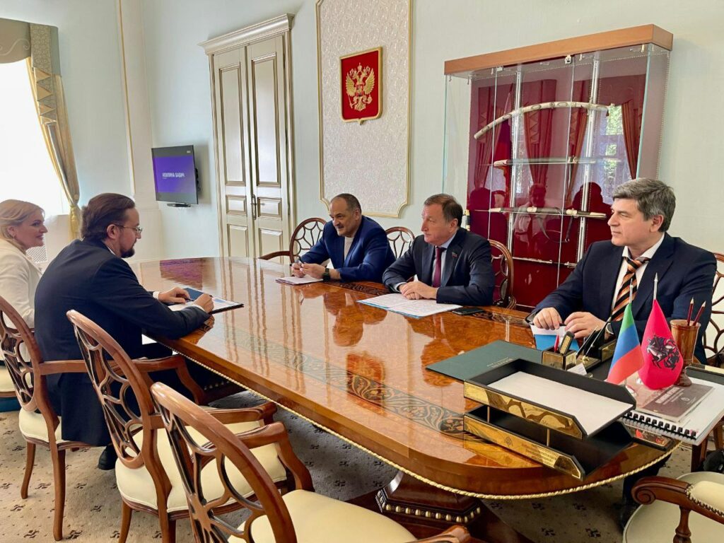 Sergei Melikov and Alexei Repik discuss ways to stimulate business growth in Dagestan