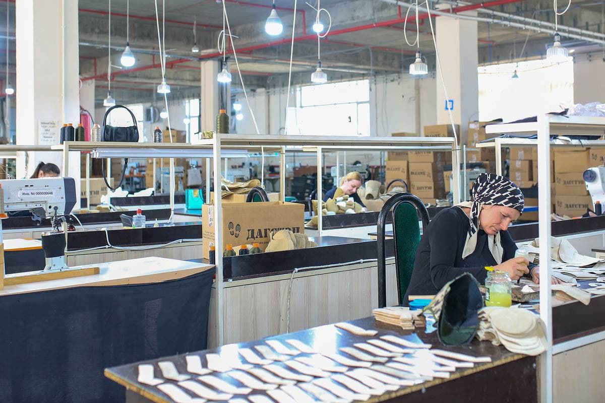 Chinese consumer goods on attack: Dagestani shoemakers on problem of shadow imports